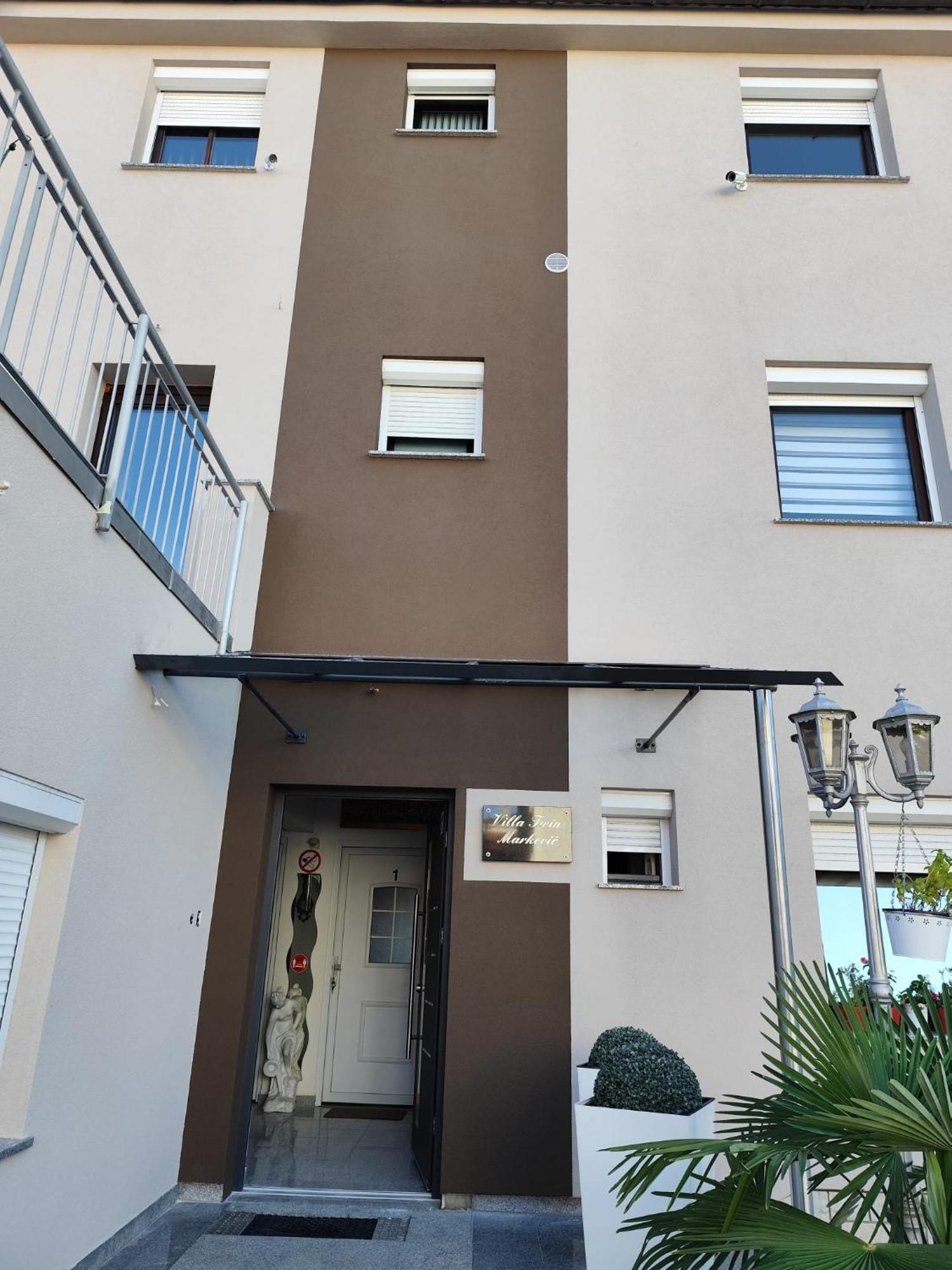Villa Twins Markovic Pula Exterior photo